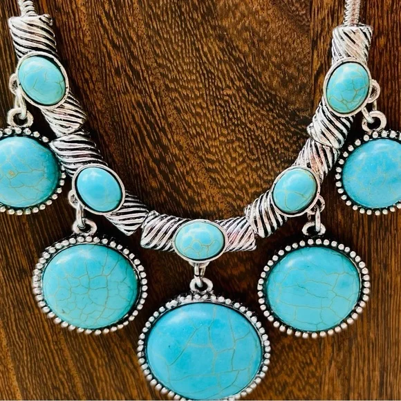 NWT Turquoise Beaded Necklace with Silver Accents Boho Western or Vintage.